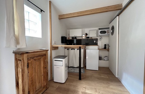 Frontignan House | Air-conditioned cabana with Mediterranean garden 9 minutes from the sea