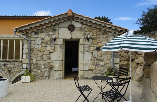 Joyeuse House | Air-conditioned guest room South Ardèche Swimming pool Spa