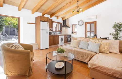 Soller House | Air-Conditioned Holiday Home with Pool, Terrace, Mountain View & Wi-Fi