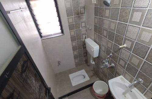 Uddar Apartment | Air-conditioned suite 2 bed and living with gallery