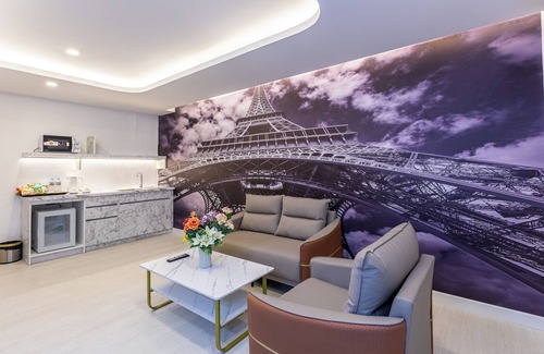 Samsen Nok Hotel | Airbus Hotel At Phawana Station