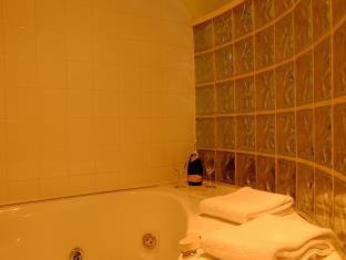 Russley Hotel | Airport Birches Motel