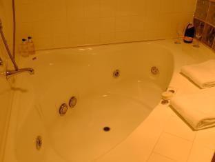 Russley Hotel | Airport Birches Motel