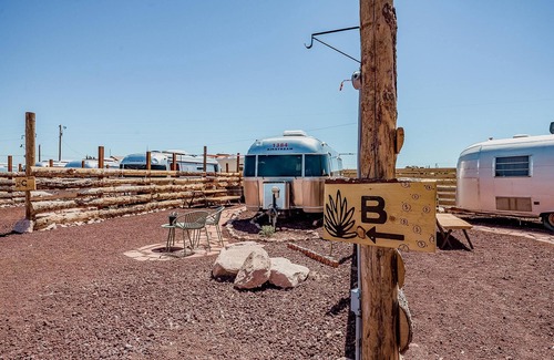 Valle House | Airstream w/Private Hot Tub (Unit B) - 4 Person Airstream with Private Hot Tub