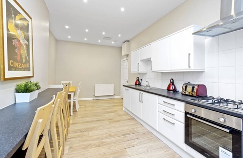 Leith Apartment | Airy Apartment Close to Leith Links Park
