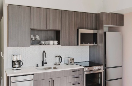 Squire Park Apartment | Airy First Hill Jr 1BR w/Gym, Roof Lounge, W/D & Games, by Blueground