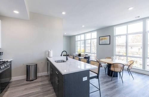 The Heights Apartment | Airy Loft by NYC w Rooftop & Parking on Premises