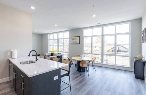 The Heights Apartment | Airy Loft by NYC w Rooftop & Parking on Premises
