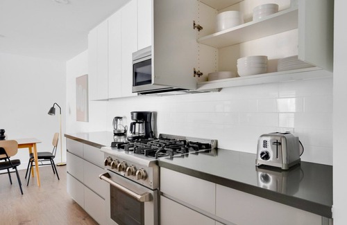 Sharon Heights Apartment | Airy Menlo Park 1BR w/Pool, W/D, Gym, near 82, 101 & 280, by Blueground