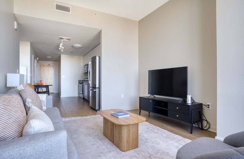Downtown San Jose Apartment | Airy San Jose 1BR w/Pool, W/D & Gym, easy highway access, by Blueground