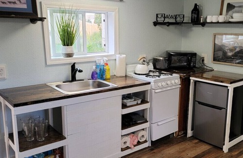 North Star Cottage | AK Outback - 10 minute walk to restaurants & trails - Convenient Location - #4 Slumber Village