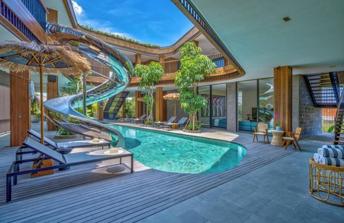 Pererenan Villa | Akashi Residence | 6BR Luxe Villa Pool Slide