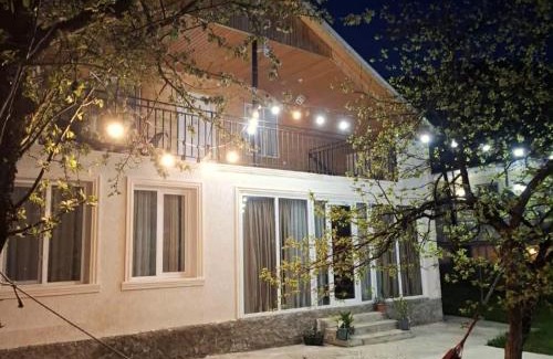 Ambrolauri House | Akidoni