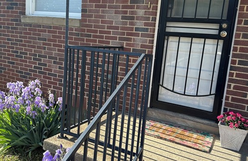 West Akron Apartment | Akron Abode - 2 pm Check In & Check Out