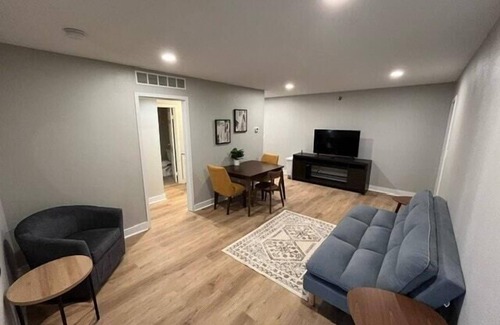 South Central Omaha Apartment | Aksarben Area 2 BD-2 BA by UNO