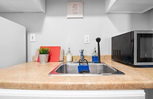 Lawrence Apartment | AL 101 - KU Cloud 9 - 3-Spacious bedroom