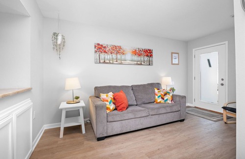 Lawrence Apartment | AL 101 - KU Cloud 9 - 3-Spacious bedroom