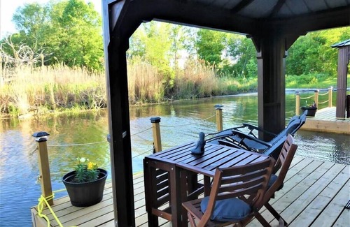 Saint-Paul-de-l'Ile-aux-Noix Cabin | Aloberge 8 (Saint-Paul-de-l'Île-Aux-Noix)
