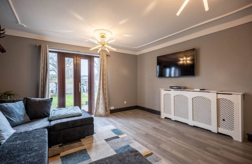 Basildon House | Alaya Home