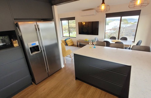 Mira Mar House | Albany Hillview. Views of ocean, harbour and range