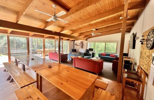 Sawmill Settlement Cabin | Albaski Lodge Room 4