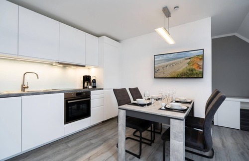 Tinnum Apartment | Albatros OG - Modern 3-room app. for 4 pers. with parking space, WLAN,