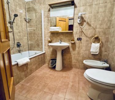 Pinzolo Bed & Breakfast | Albergo Ristorante Al Fratè da Streza