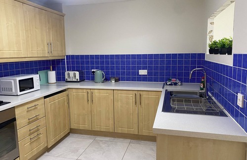 Cathedral Quarter Apartment | Albert Clock/Customs House Square. 2 Bed, Parking.