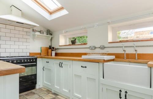 Holt House | Albert Cottage