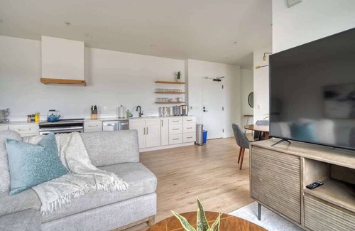 Humboldt Apartment | Alberta Arts 2BR Prime Spot Modern Vibes
