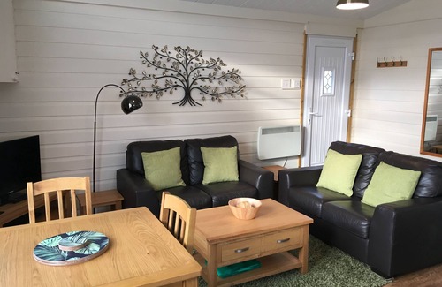 Heacham Cabin | Alberta Lodge, Cedar Springs, Heacham. Just a few minutes walk to the beach.