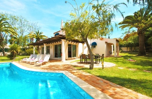 Montechoro Villa | Albufeira Heatable Pool & Private BBQ