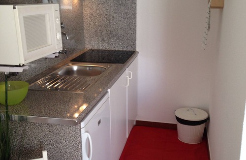 Albufeira Apartment | Albufeira. Wi-Fi. Beach 5 min walk. Cable Tv. Old Town. Quiet area. Balcony