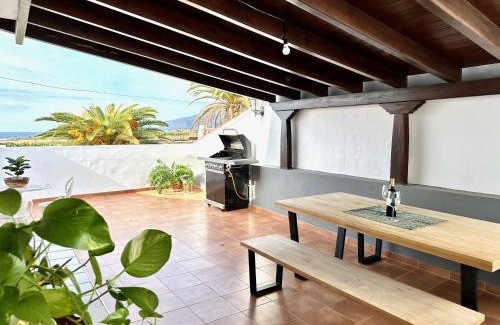 Alcala Apartment | Alcalá Retreat: Ocean View & Modern Comfort
