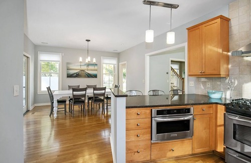 Douglas House | Alex`s Pool House Private Pool & Hot Tub Centrally Located in the Saugatuck