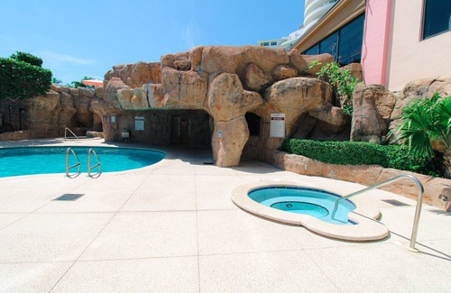 Miami Beach Condo | Alexander 1211 with Beach Access, 2 pools, sauna