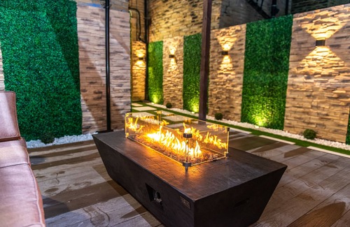 Bradford Apartment | Alexandras Palace -The Golden Palace Hot Tub Suite