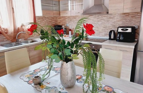 Ipsos Apartment | Alexandros 1 by Frangki