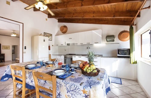 Alghero Villa | Alghero family-friendly villa 1km from the beach, WiFi, garden, playground