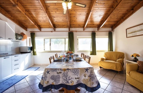 Alghero Villa | Alghero family-friendly villa 1km from the beach, WiFi, garden, playground