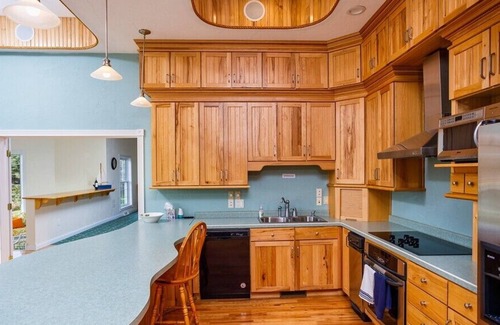 Algoma Cabin | Algoma Getaway, Sleeps 12 - The Barn at Silver Creek