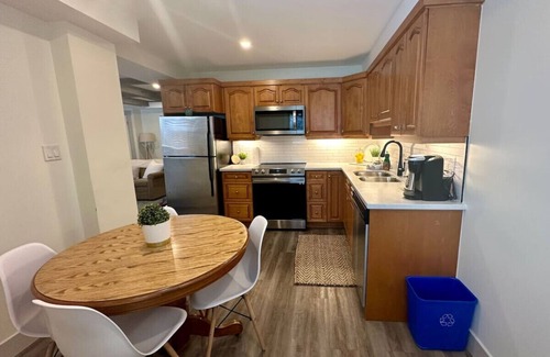 Collingwood House | Algonquin tranquil centrally located townhome