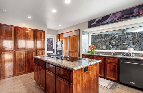 Kailua-Kona House | Ali'i Point #9: Lavish Oceanfront Home w/Pool & Spa- Relax & Watch the Waves