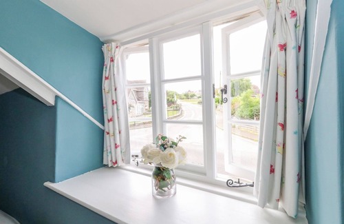 Bridport Cottage | ALICE'S COTTAGE, pet friendly, with a garden in Burton Bradstock