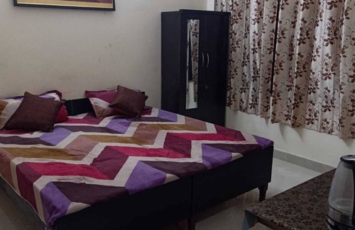 Rishikesh Bed & Breakfast | Aliment House 3bhk aprt,with kitchen& Roof top for yoga and watching mountain.