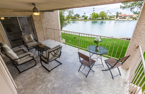 Desert Shores Condo | ALL 5-STAR reviews! Lakefront King + Queen bed+ huge cnr balcony