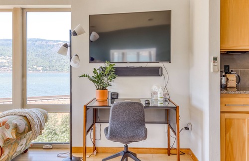 Mosier Condo | All About the View - Walk to River, Town, & Trails