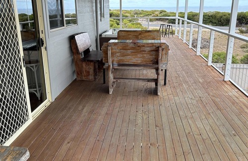 Warrenben House | All Decked out - Large wide decks and breathtaking views are what 'ALL DECKED OUT' is all about. Take in the National Park in one direction, the beautiful inland lakes on sunset to the rear and Kangaroo Island over the ocean in the distance.