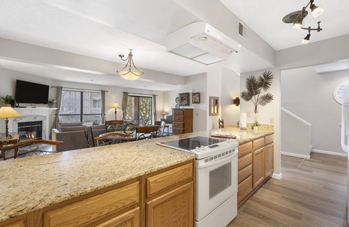 Table Rock Condo | All Fore the Best | Onsite amenities
