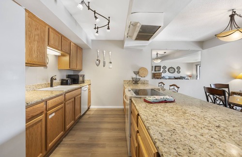 Table Rock Condo | All Fore the Best | Onsite amenities